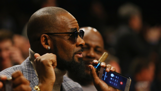 R. Kelly Can’t Leave Illinois, but Wants to Travel to Dubai to Perform in Order to Pay Child Support